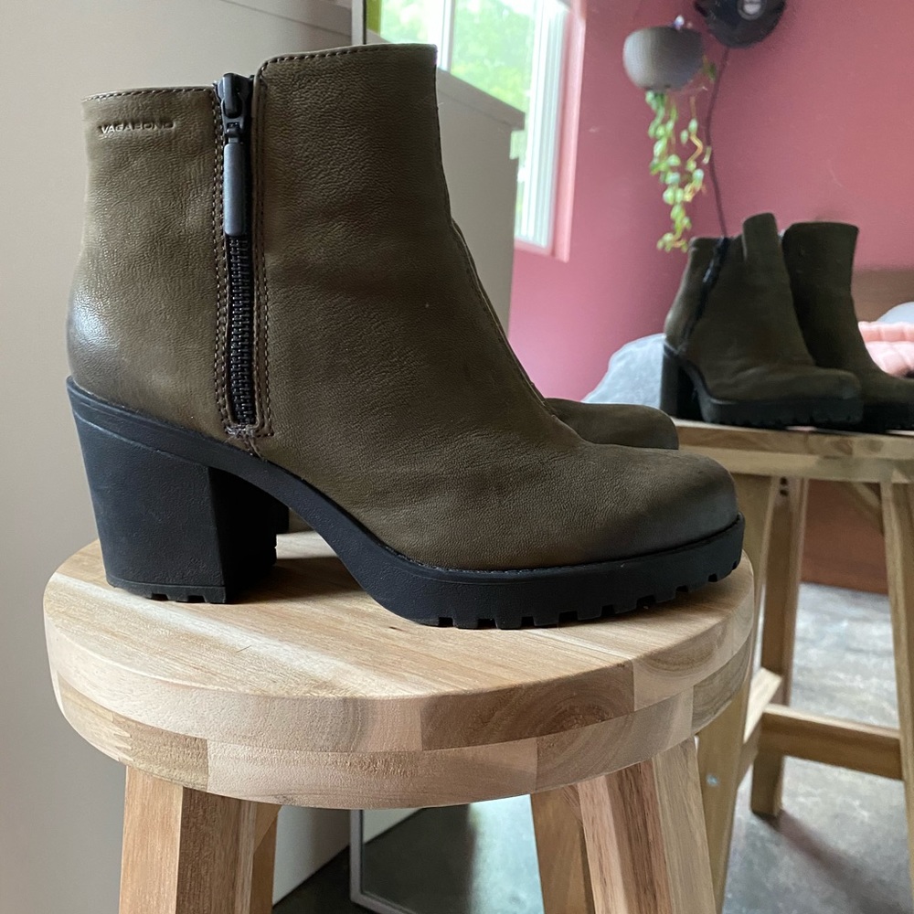 Vagabond chunk heel ankle boot